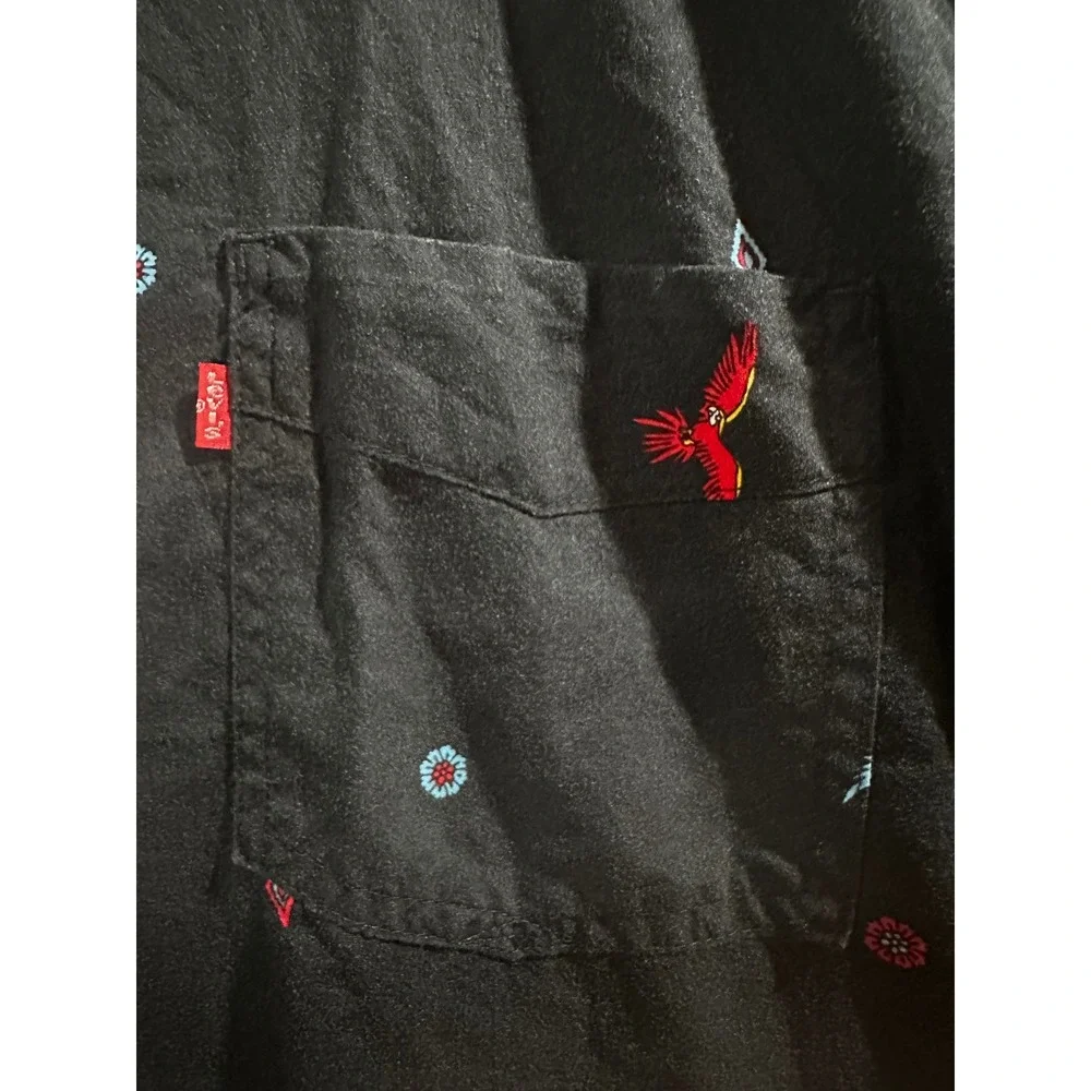 Levis Mens Black Embroidered Parrot Floral Short Sleeve Button Down Shirt Large